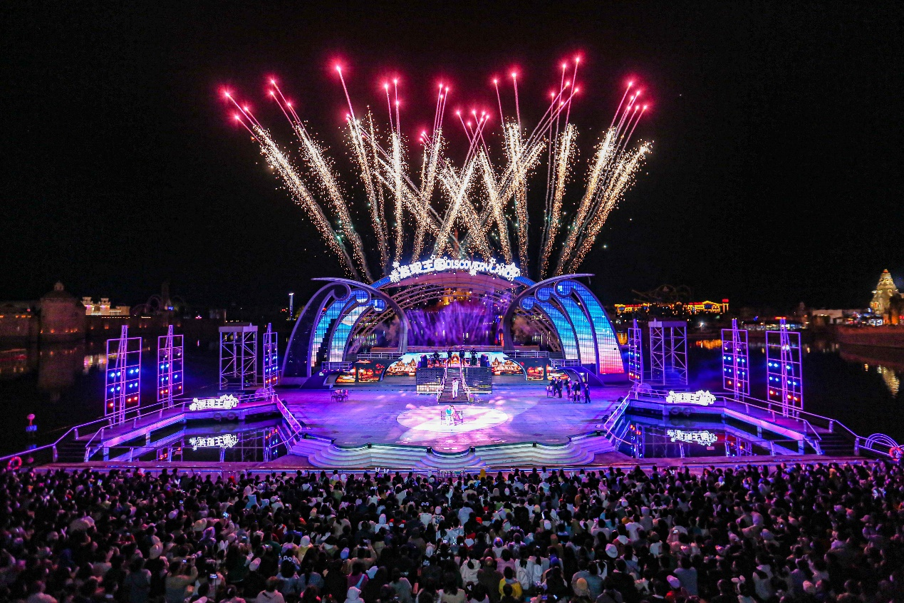 发现王国夜场一直是游客最期待的,6月1日起,发现王国全年夜场将全面