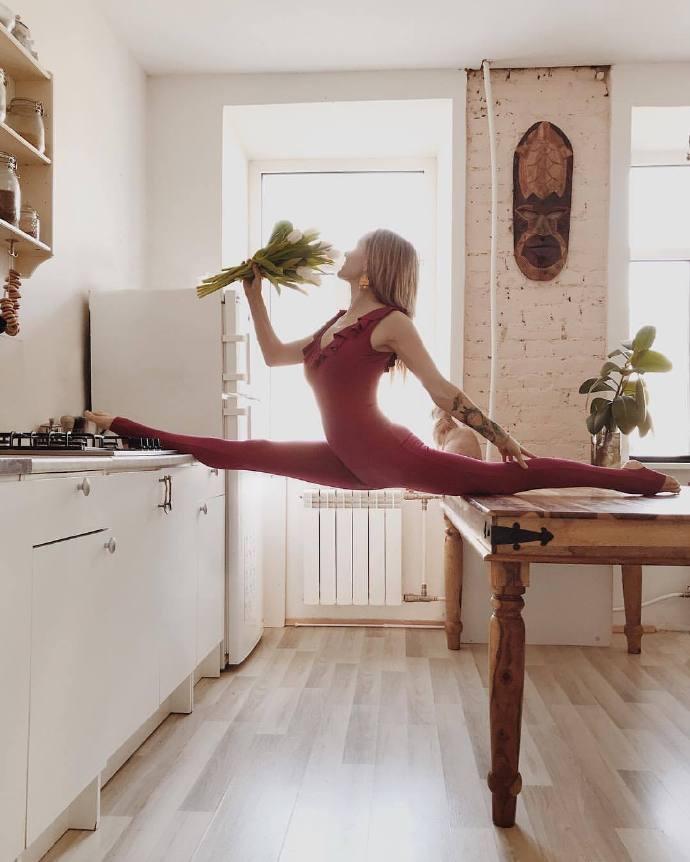 这15个扭转瑜伽动作,促进肠胃蠕动,缓解便秘,清肠毒!