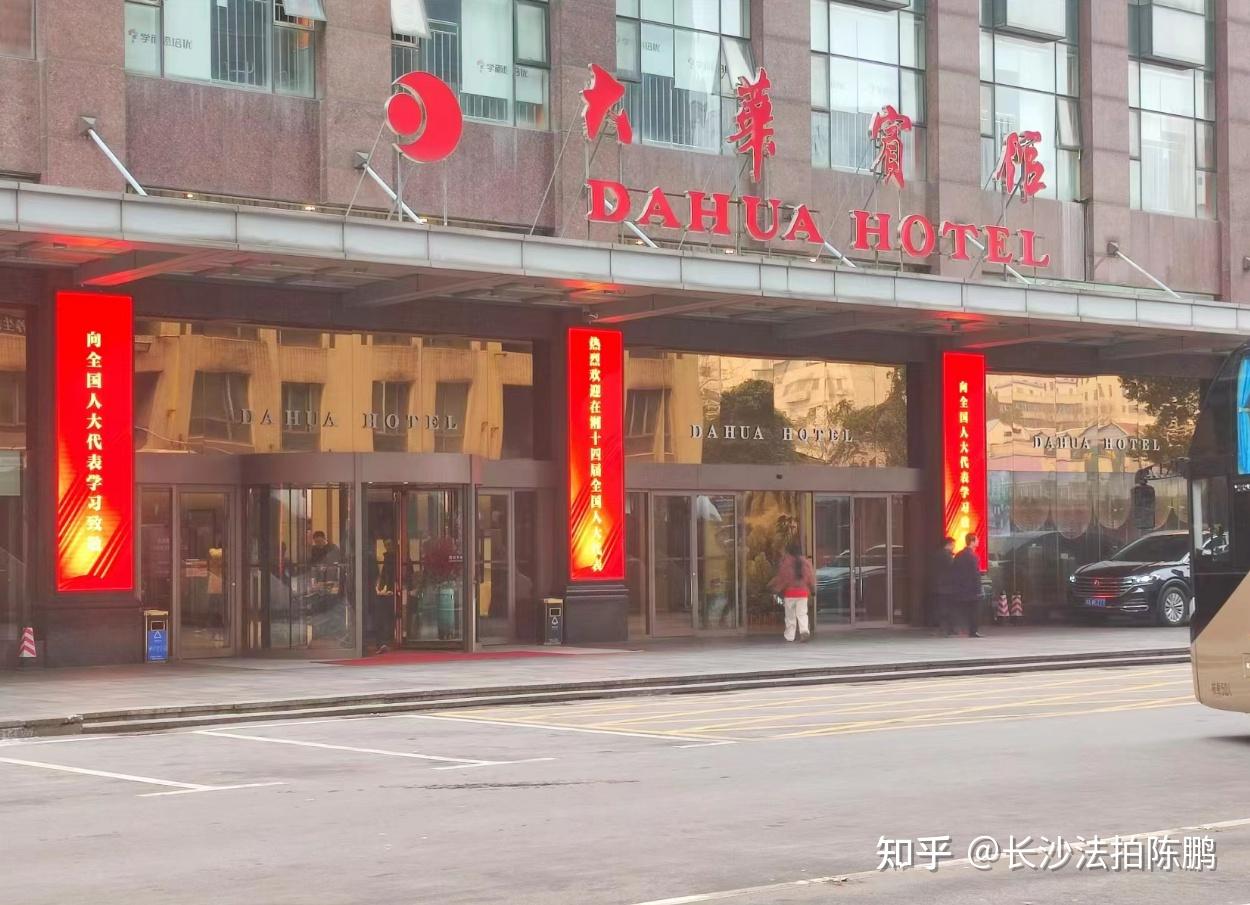 东塘周边众多文体机构:贺龙体育场,琴岛演艺中心,田汉大剧院,长沙歌舞