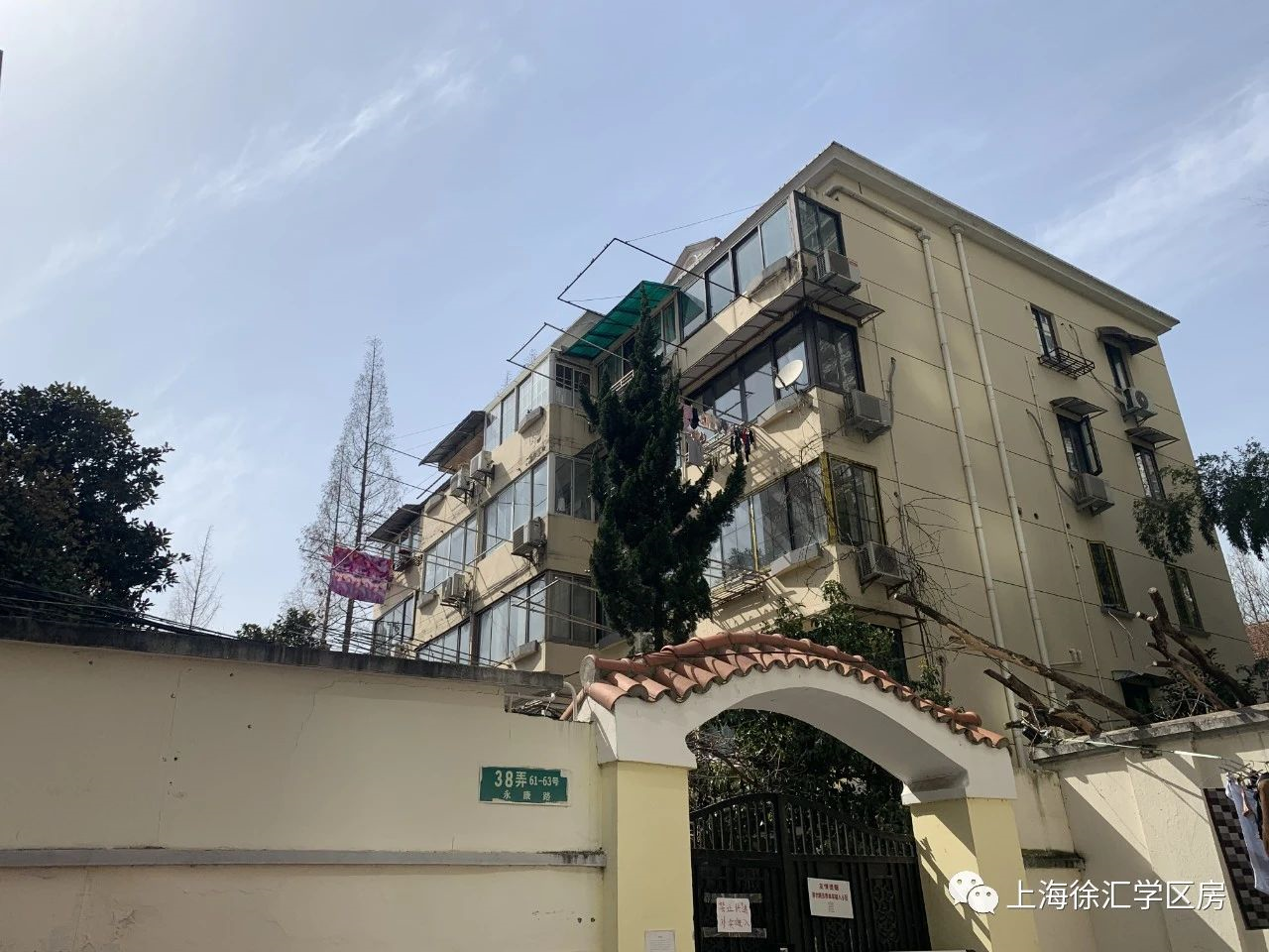 1999年,明园集团建造明星楼盘:明园世纪城商品房时拆除了兴顺北里东边