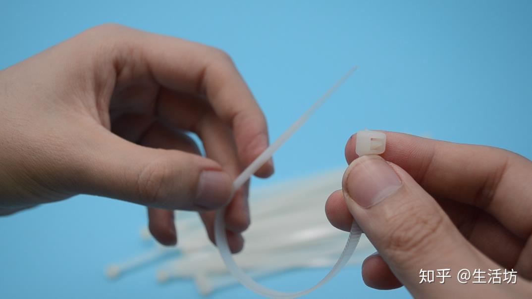 原来解开扎带这么简单用手碰一下这个地方1秒就解开真实用