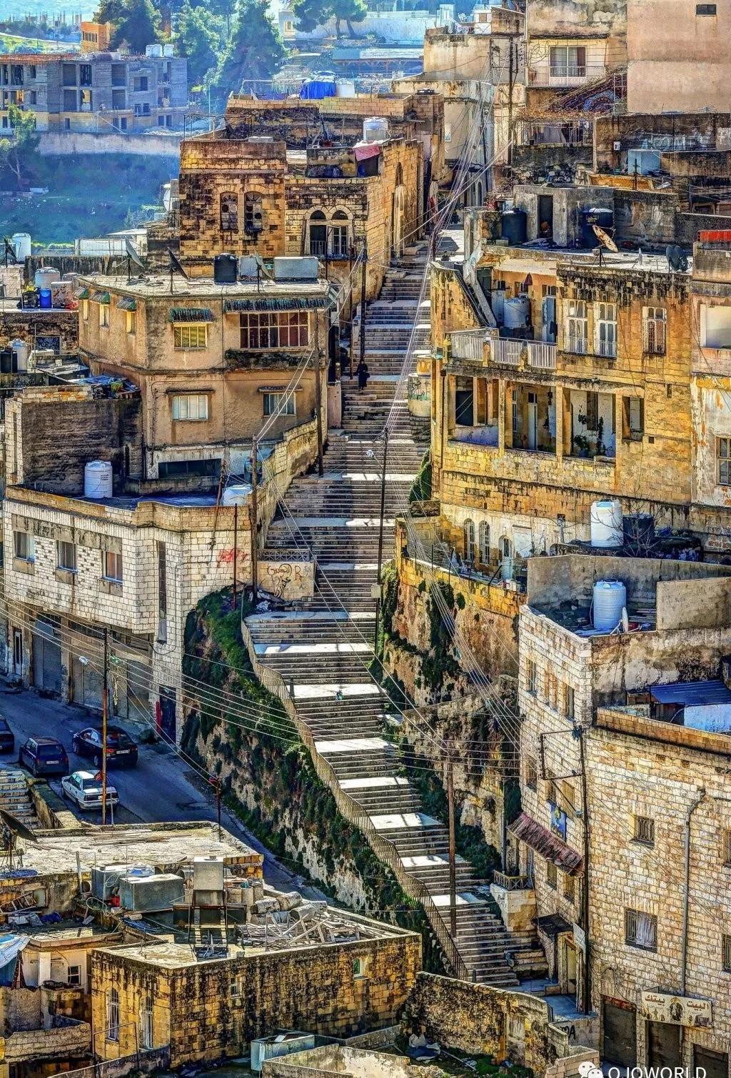 无尽的沙漠在约旦人手中成为创造艺术的财富,约旦最具有特色的旅游