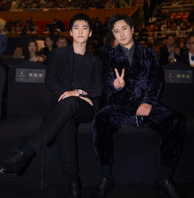 沈腾杨洋再同框沈腾扳回一局又帅又man杨洋有点娘