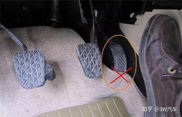 为什么要买汽车脚垫 v2-346a3eb4d9ad5851fa5e65e34aa3b8e5_r.jpg