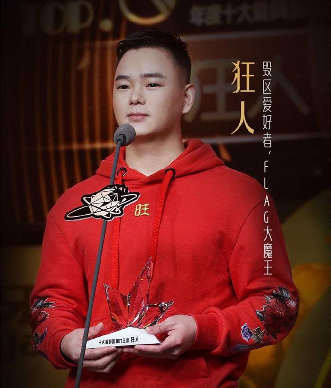 dnf虎牙狂人花7万打造15苍穹落泪太刀却被粉丝讽刺穿着像贫民