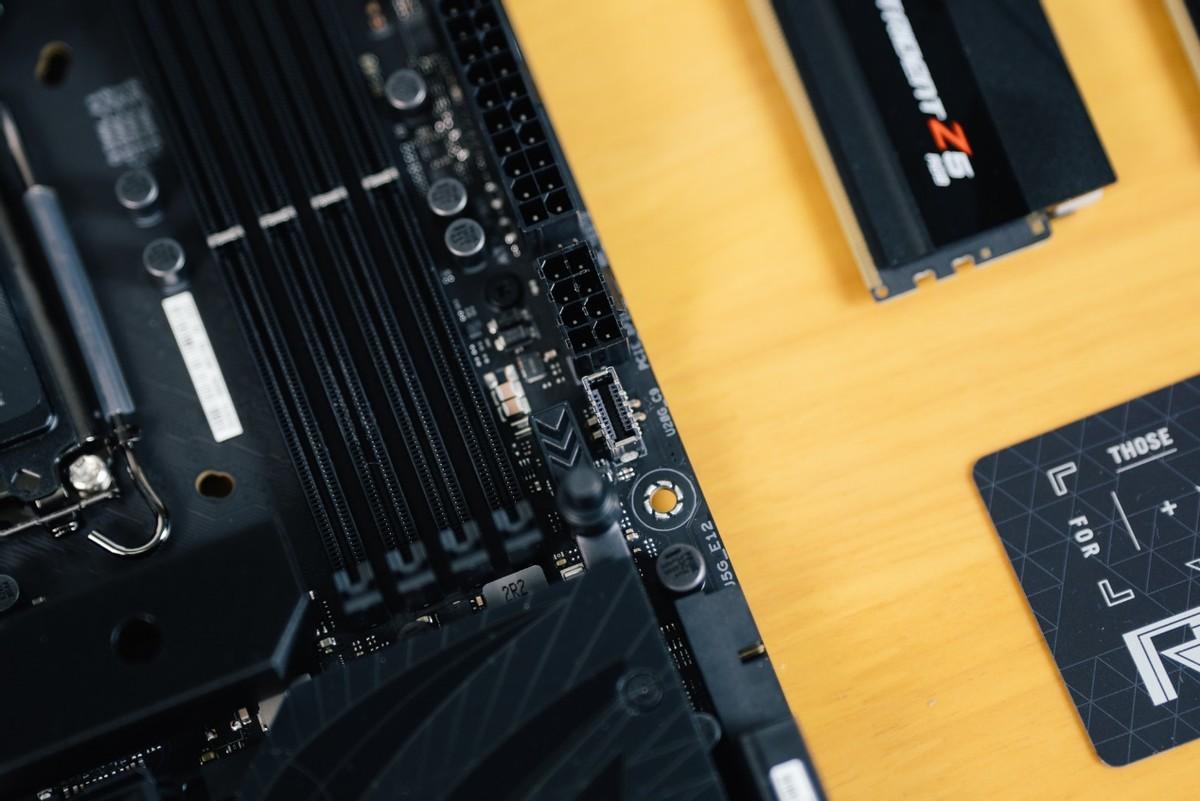 rogmaximusz790darkhero抢先看5个m2标配wifi7pcie50拉满