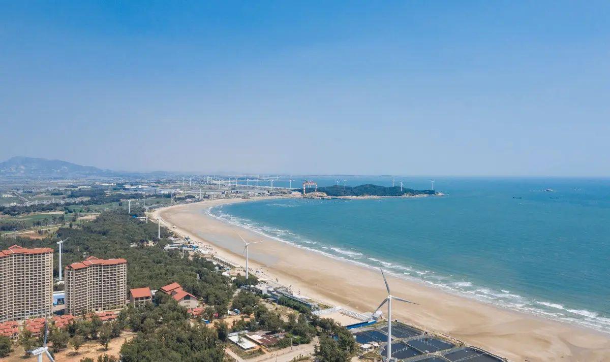 翡翠湾位于福建省漳州市,是旭日初升东海日出最美所在,有中国的