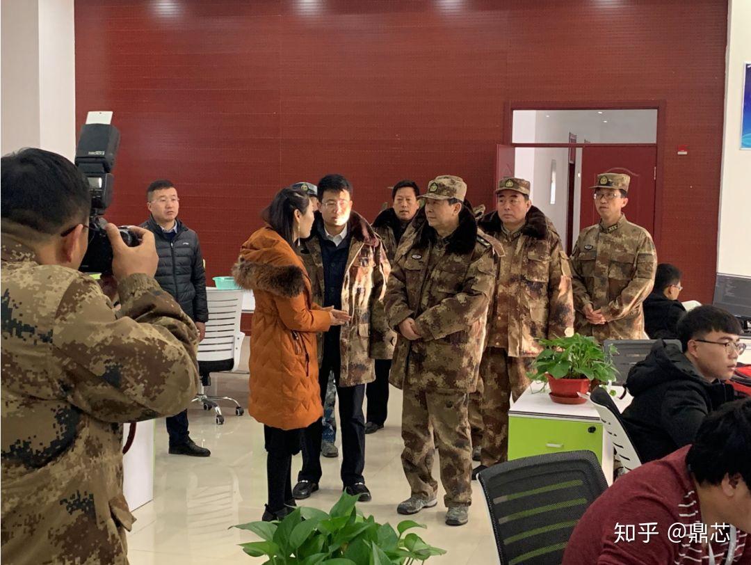 中国人民解放军内蒙古军区政委王炳跃莅临鼎芯科技参观考察