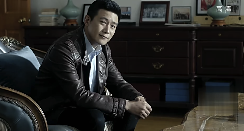 其他场合更是行走的皮衣架,不是lv就是纪梵希,比如到老师家做客第一集