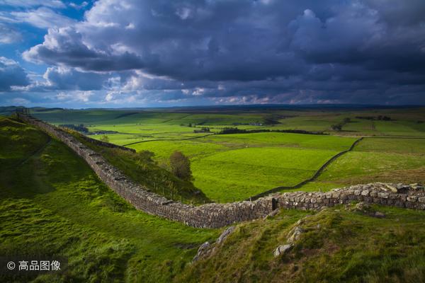 公元142年,罗马人在哈德良长城以北又修筑长达37公里的安敦尼长城.