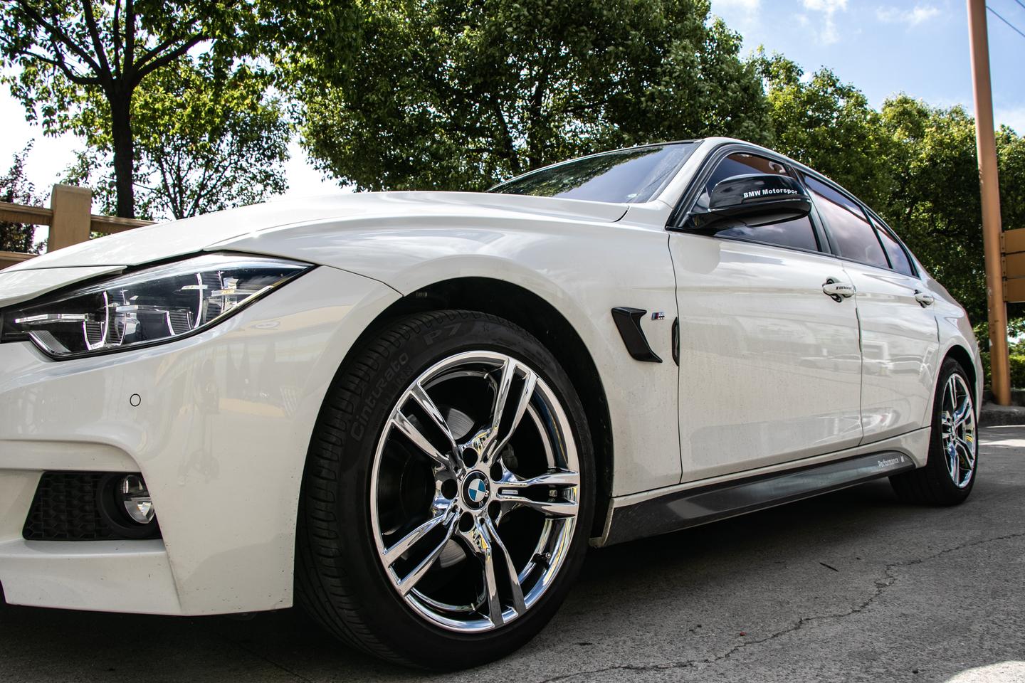 白色车身轮毂改什么颜色好看