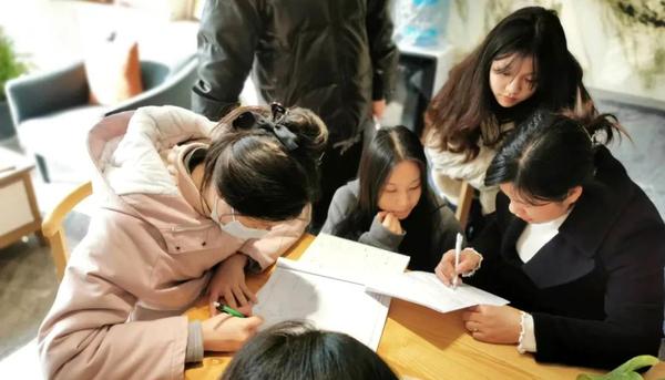 浓厚的学习氛围 ,浓浓的关爱!南昌新状元全体师生全身心地投入高考复习 - 知乎