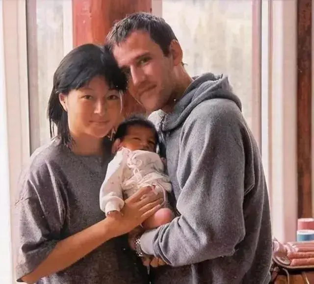 昔日最甜港姐毁容式近照曝光爆红退圈的她如今怎么过成了这样