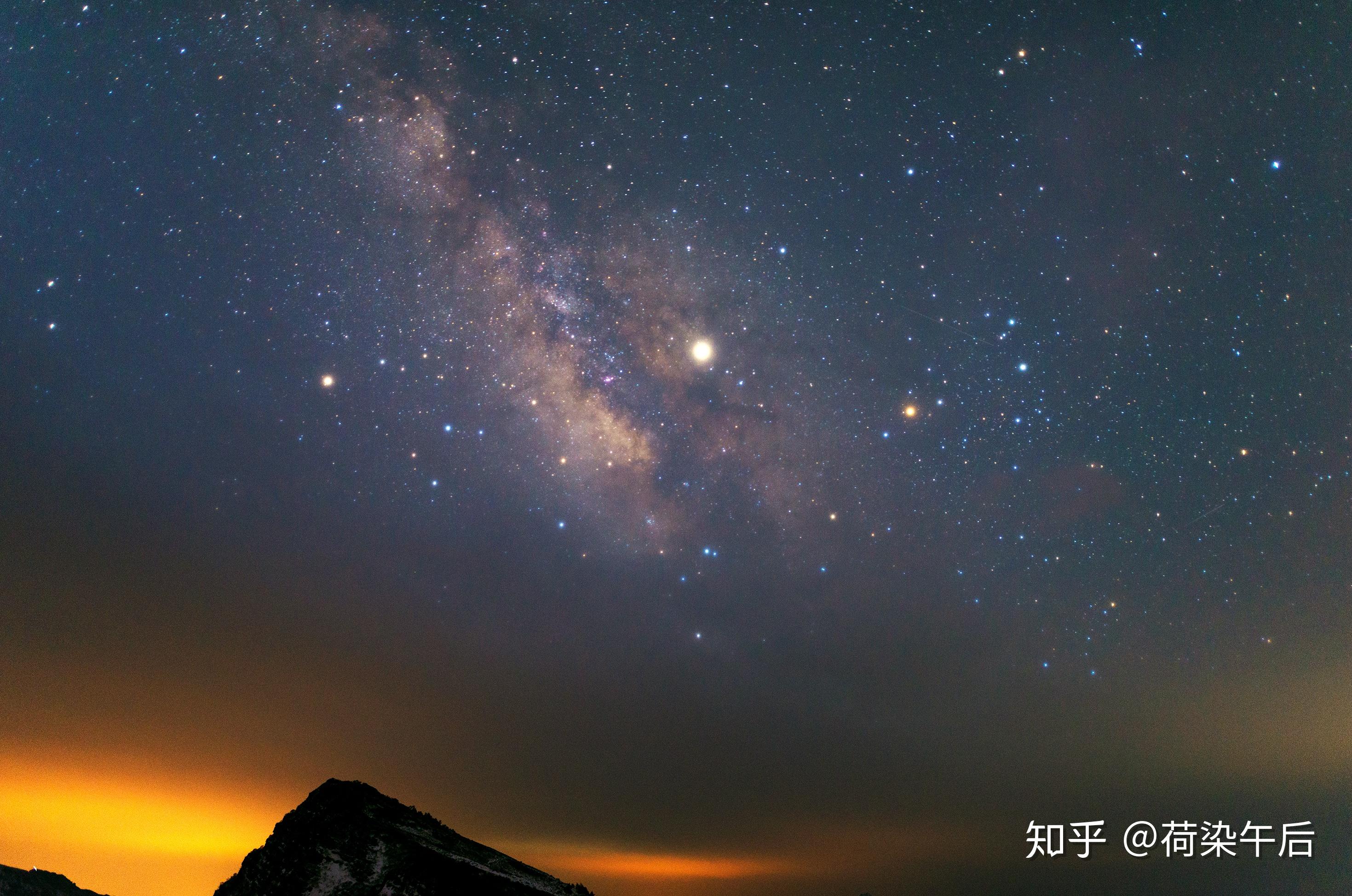 凌晨两点陆续有人起床外出看星,站在雪地里,周围一篇寂静,寒风冷骨