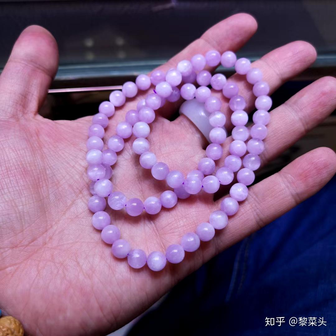 这个紫色沁人心脾.紫锂辉的手串,铬透辉石的手串,颜色真的漂亮.