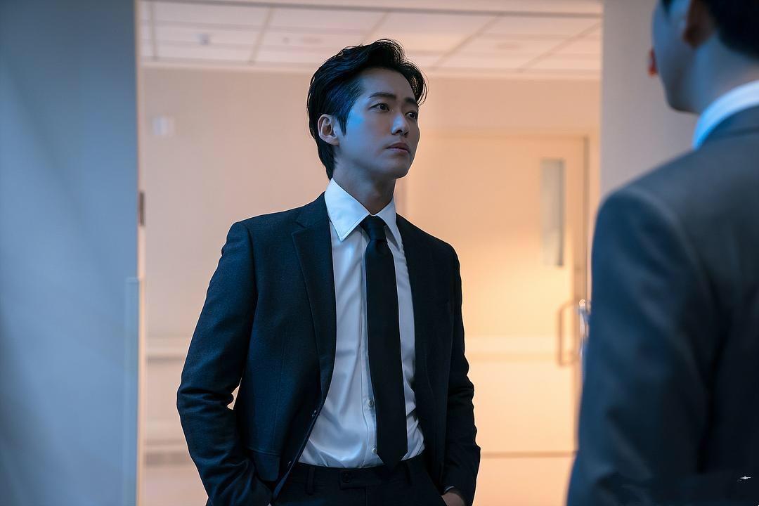 男主是南宫珉啊!韩国最