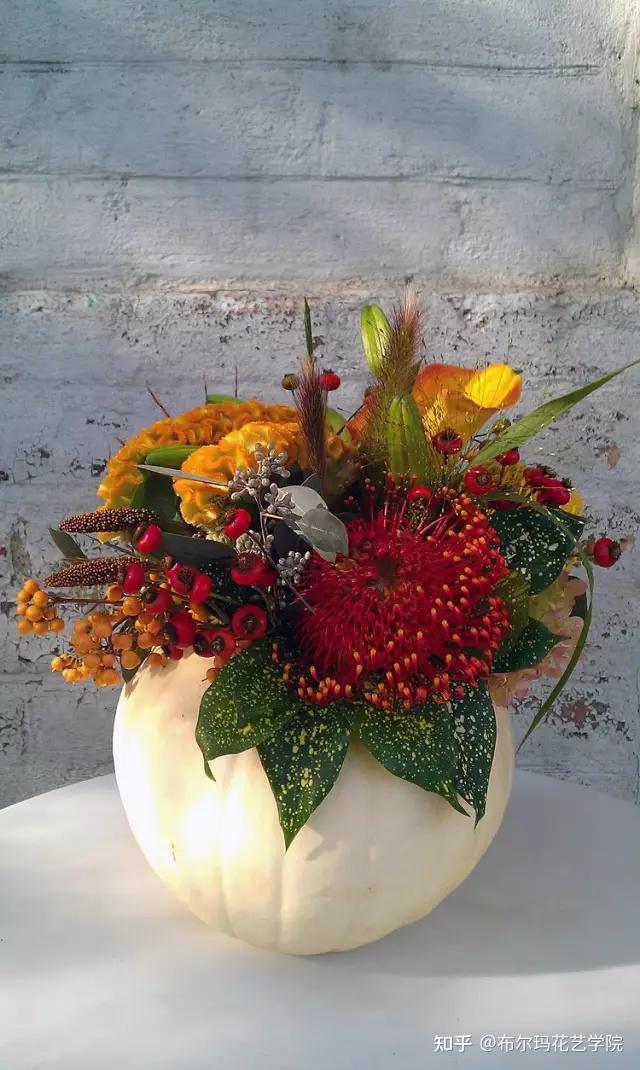 传统西方式插花以美国,法国和荷兰等欧美国家为代表.