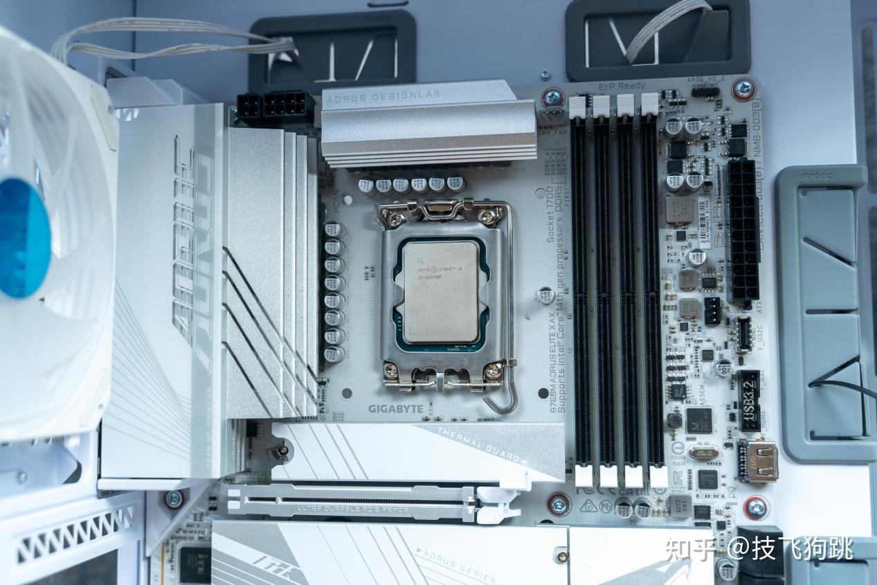 ▼这次搭配的主板是技嘉的b760m aorus elite x ax主板,最近主板