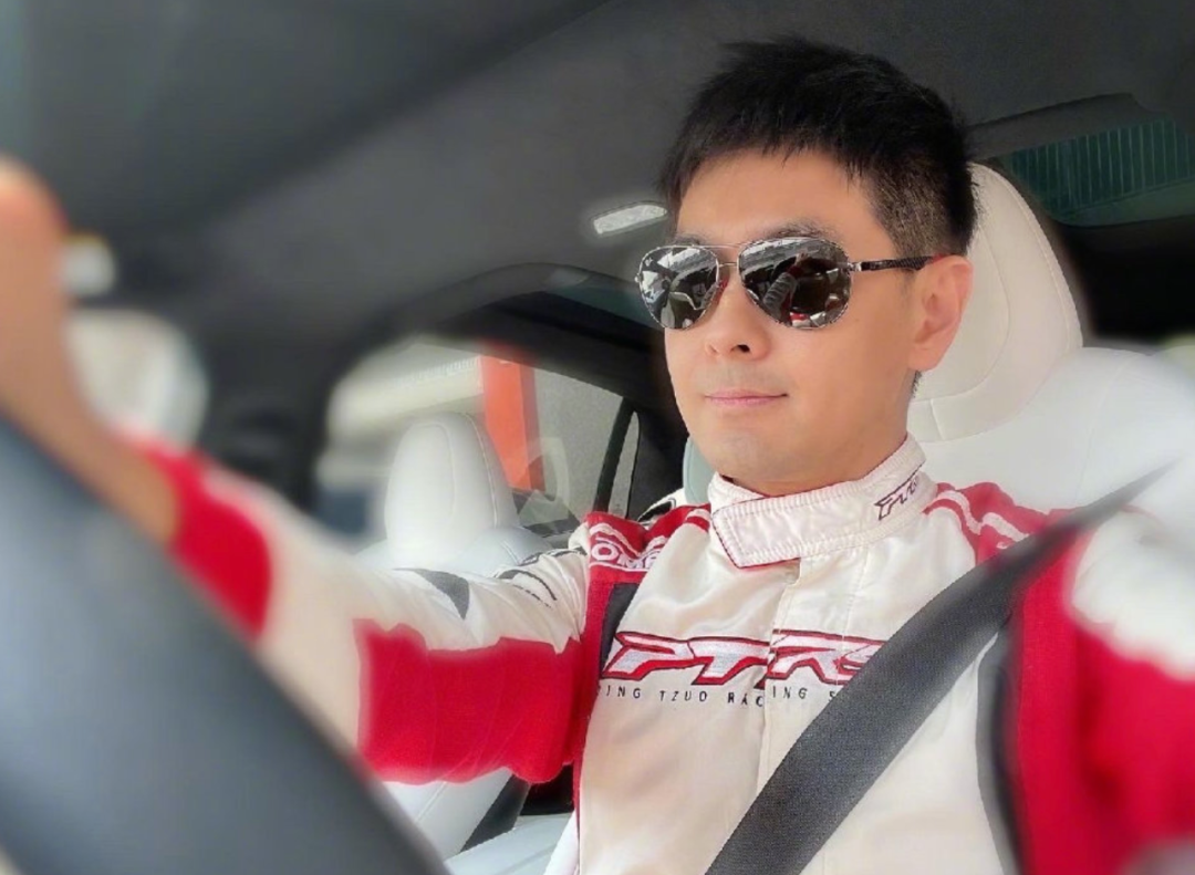 截至目前,据当地媒体报道,林志颖暂无生命危险,详细车祸原因警方正在