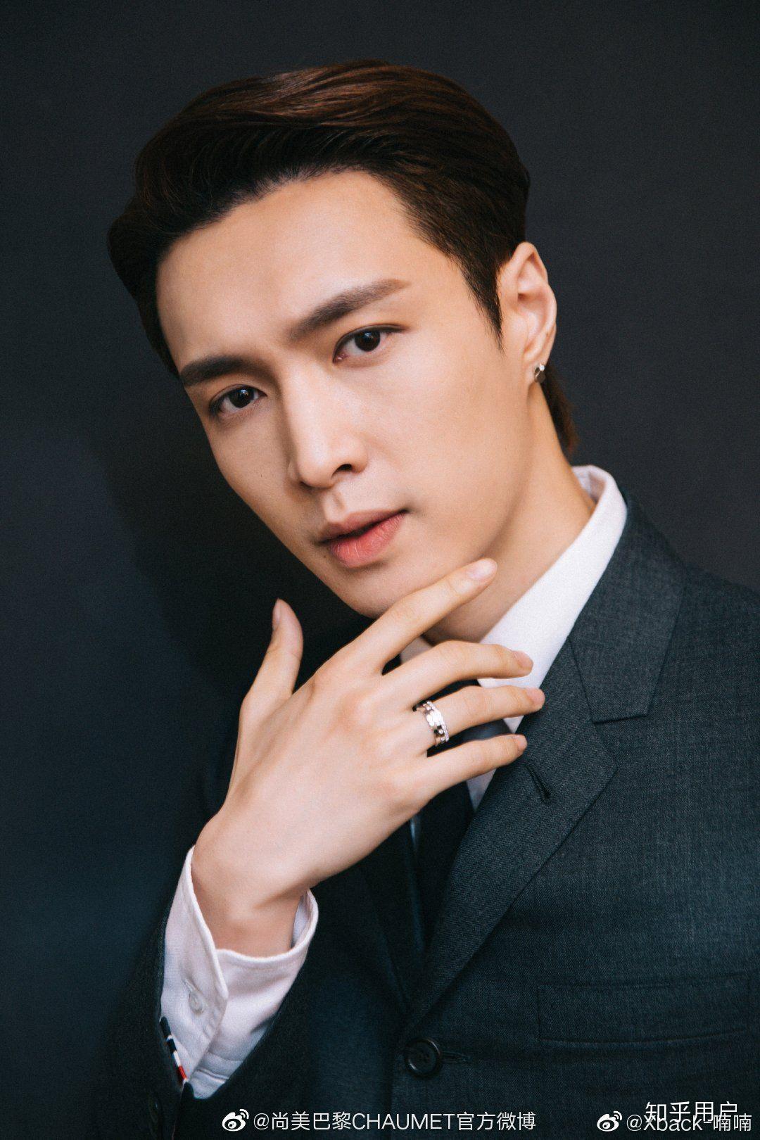 能发出你们手机里最好看的张艺兴的照片吗