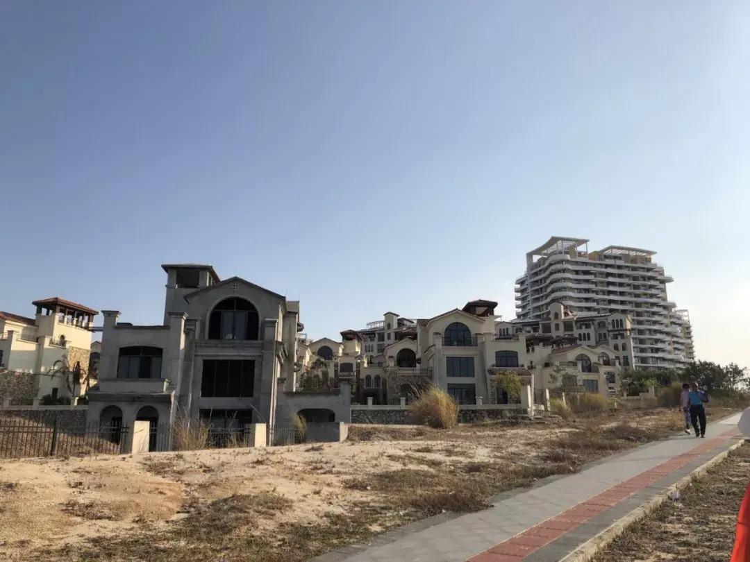 深圳300户业主面临钱房两空的简单介绍