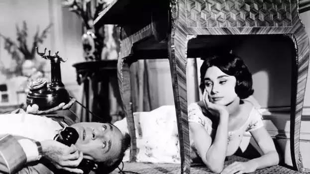 虽然日日清扫,掸去了客人留下的痕迹,却留下了他们背后的故事,以及