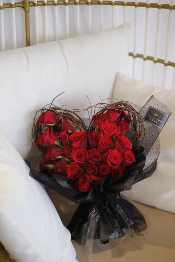 有用黑色纸包装玫瑰花的吗 黑色包装纸花束的含义 双偶网 有用黑色纸包装玫瑰花的吗 黑色包装纸花束的含义 双偶网