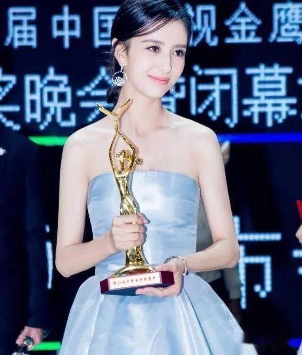 佟丽娅称"全班最丑",本以为是自谦,看到合照:这什么神仙班级 - 知乎