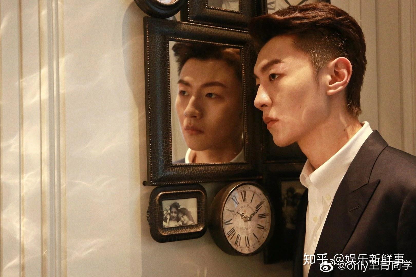 在《逆袭之爱上情敌》中,他是霸道冷酷的池骋;在《我的爱如此麻辣》中