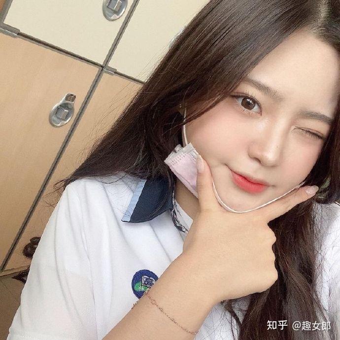 可爱学生妹脸蛋好稚嫩双颊充满恋爱感