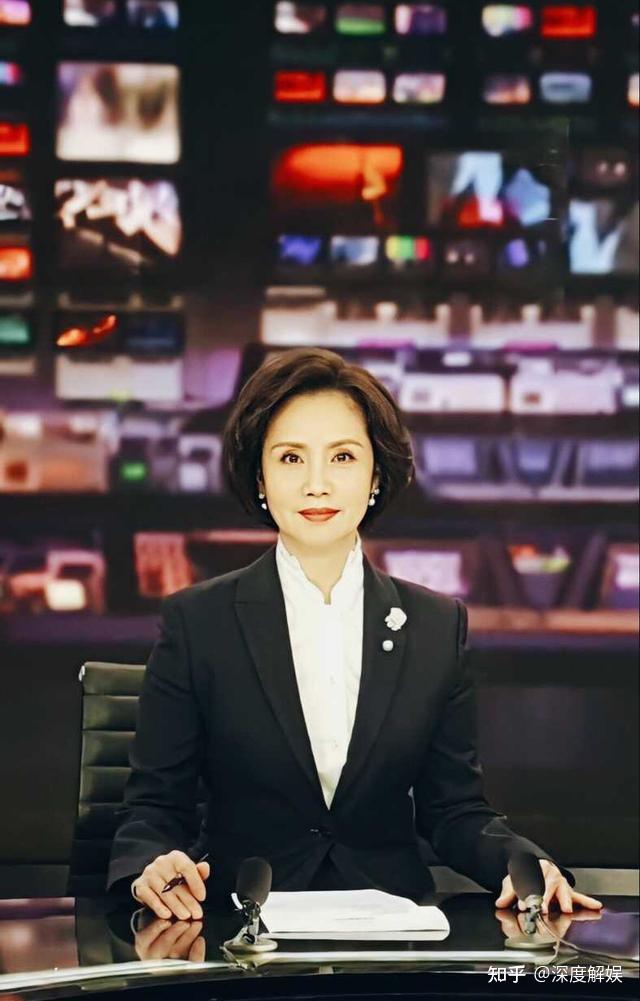 央视主持人徐俐宣布退休,晒出从业生涯照片,魅力不减当年