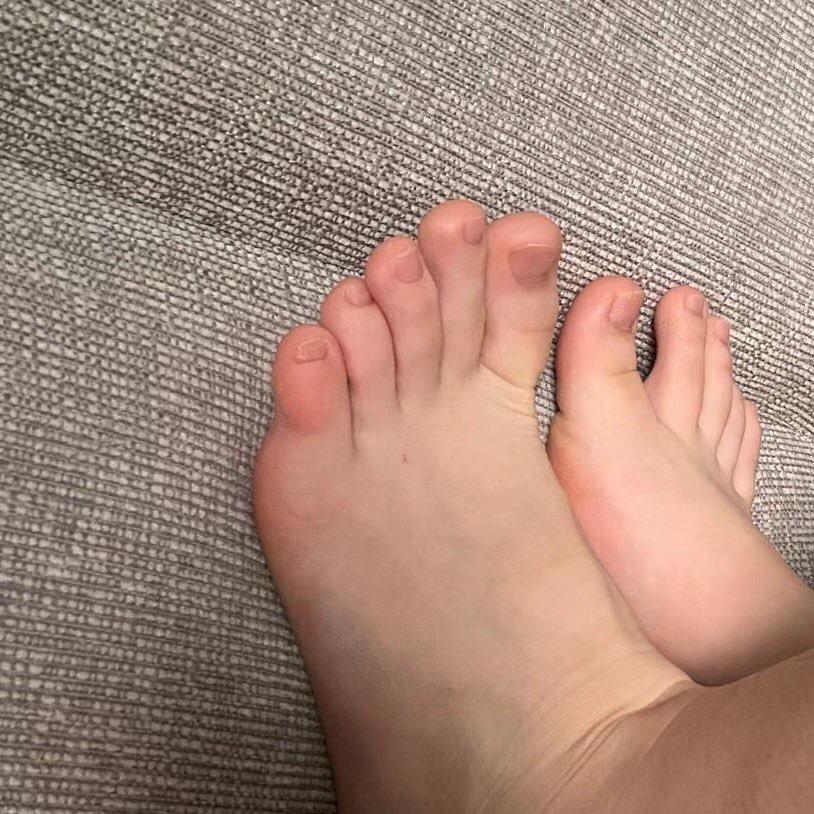 女生粉粉嫩嫩的脚长什么样? - 知乎