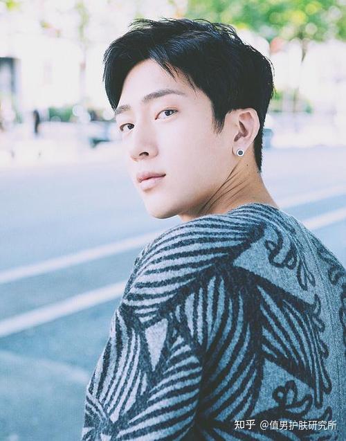 8215 剑眉过儿还是很帅的常说"剑眉星目",剑眉利落俊朗,比较英气