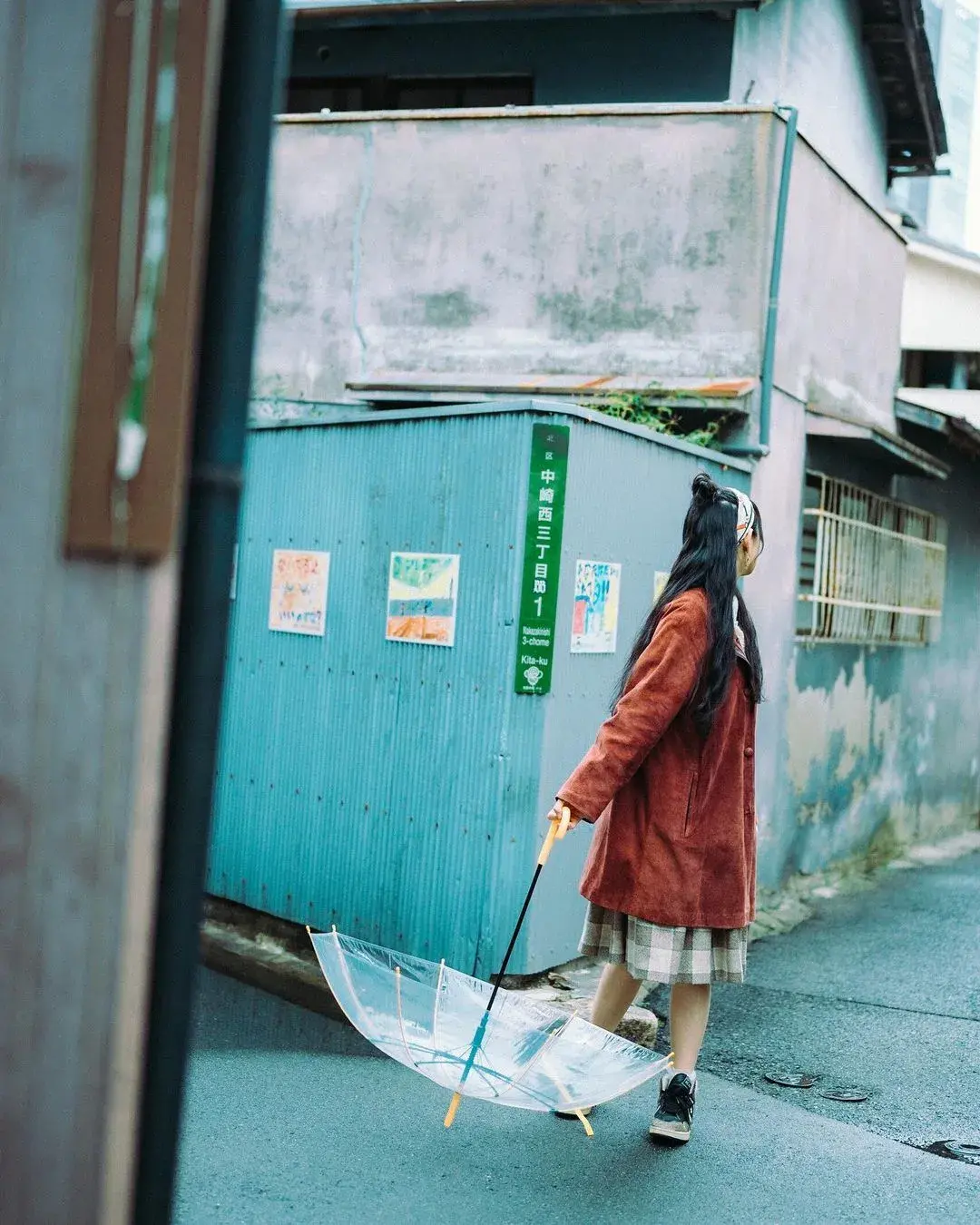 拍照不会摆pose一把伞就够了