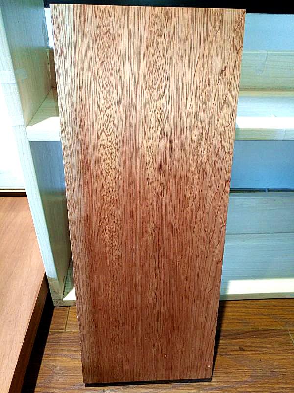 纹理交错;导管粗犷,做产品立体感整体效果较强,稳定性中等;握钉力强