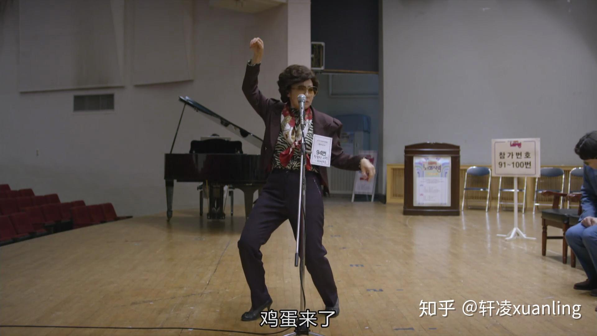 鸡蛋大亨和豹子女士不小心错换了磁带,在她比赛的现场,她准备