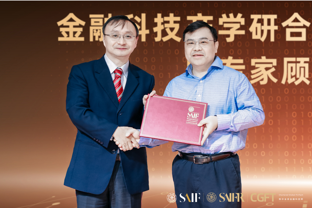 泰康在线副总裁兼首席信息官陈玮,华泰证券人力资源部副总经理孙源青