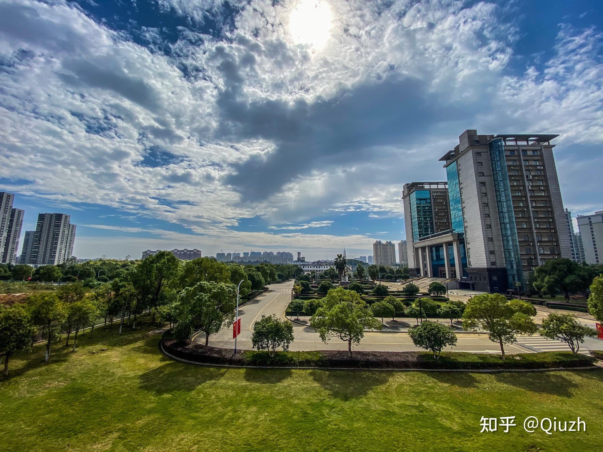 江西电力职业技术学院的学校环境怎么样呢? 宿舍环境?气氛好不好?