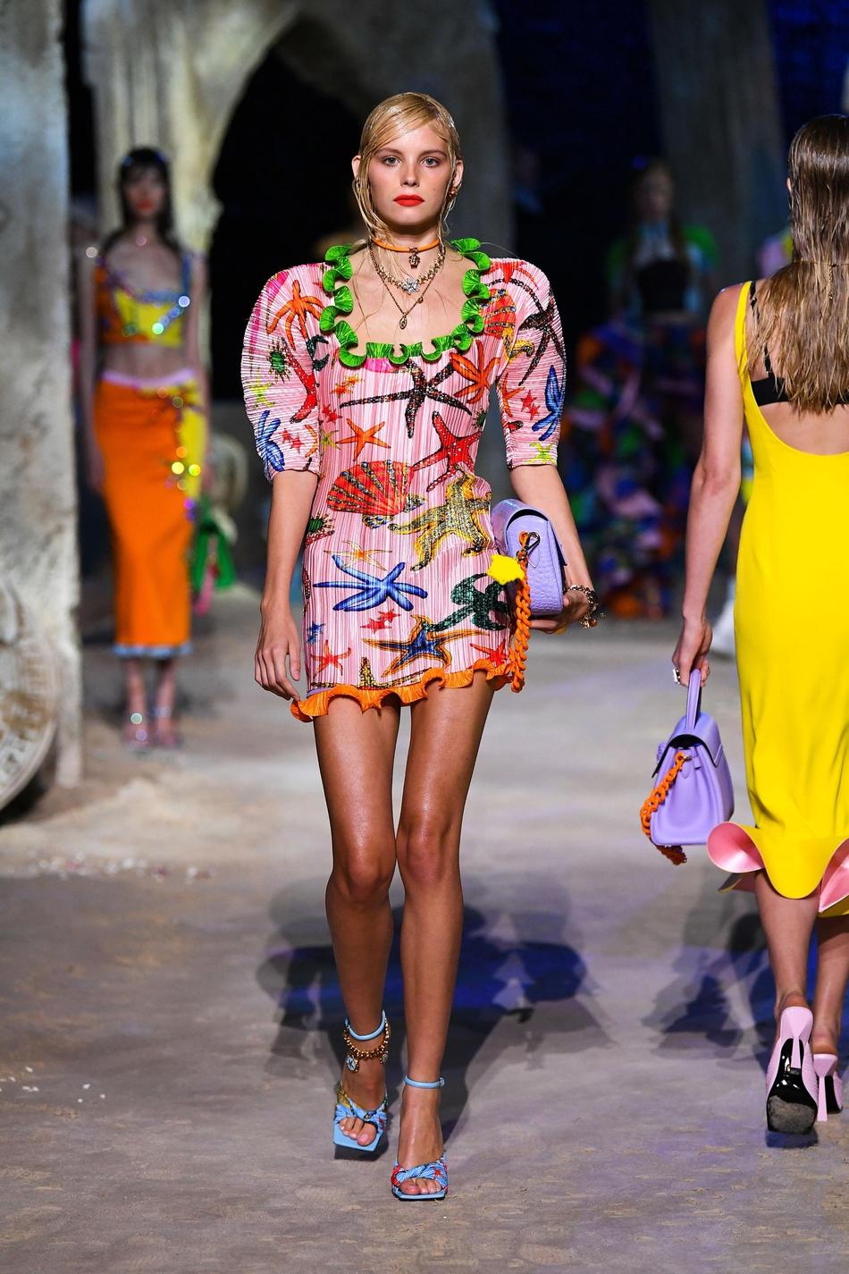秀场分享versace2021春夏女装系列