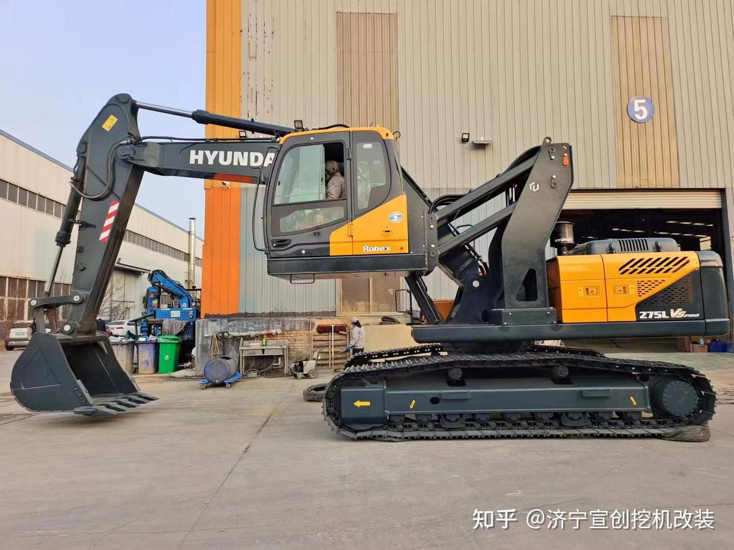 挖掘机改装升降驾驶室，提高驾驶员视野 - 知乎