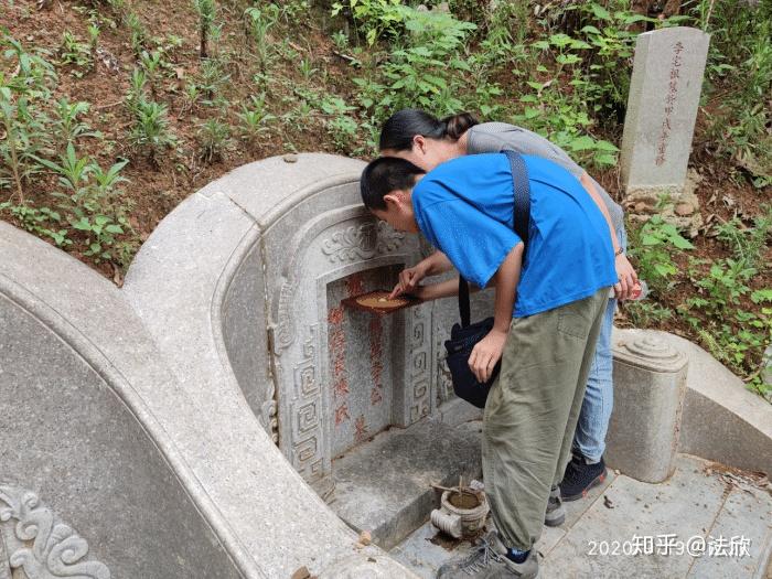 黃俊仁風水團隊實地考察華人首富李嘉誠祖墳