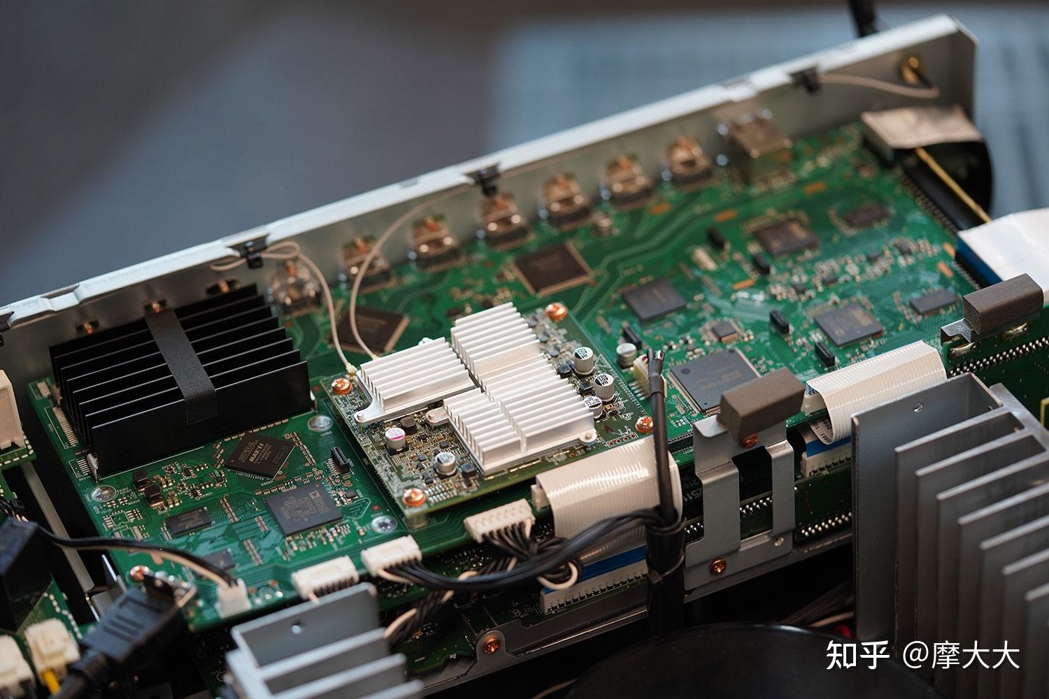 对比天龙旗舰哪儿不一样马兰士家庭影院旗舰合并功放sr8015试用