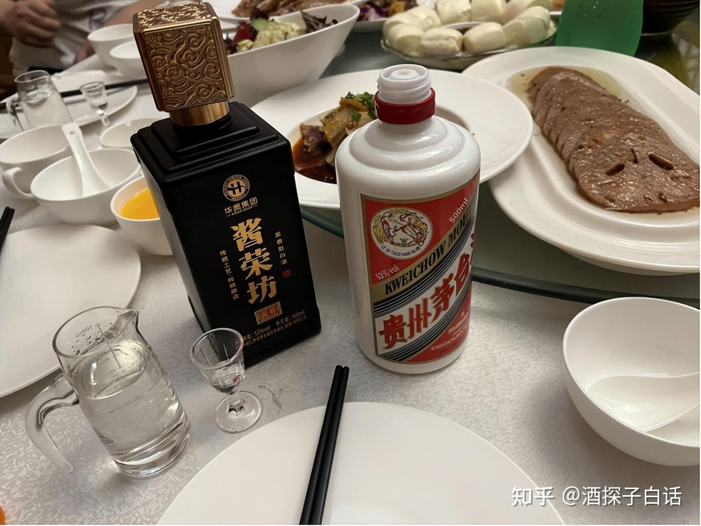 生活中,很多酒鬼喝白酒时,总会备一杯水,这是为何?