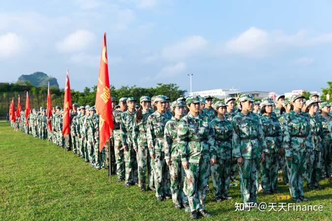 廣西城市職業大學2021級新生軍訓大會龍騰虎躍秋風勁沙場點兵