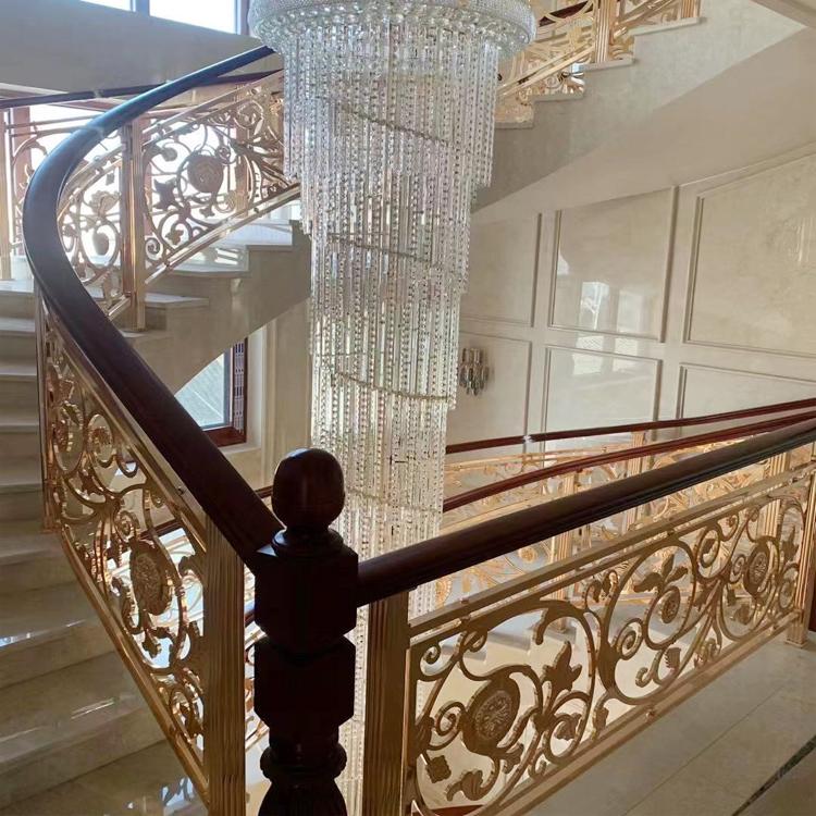 电镀k金铜栏杆铜木室内弧形楼梯扶手简约风