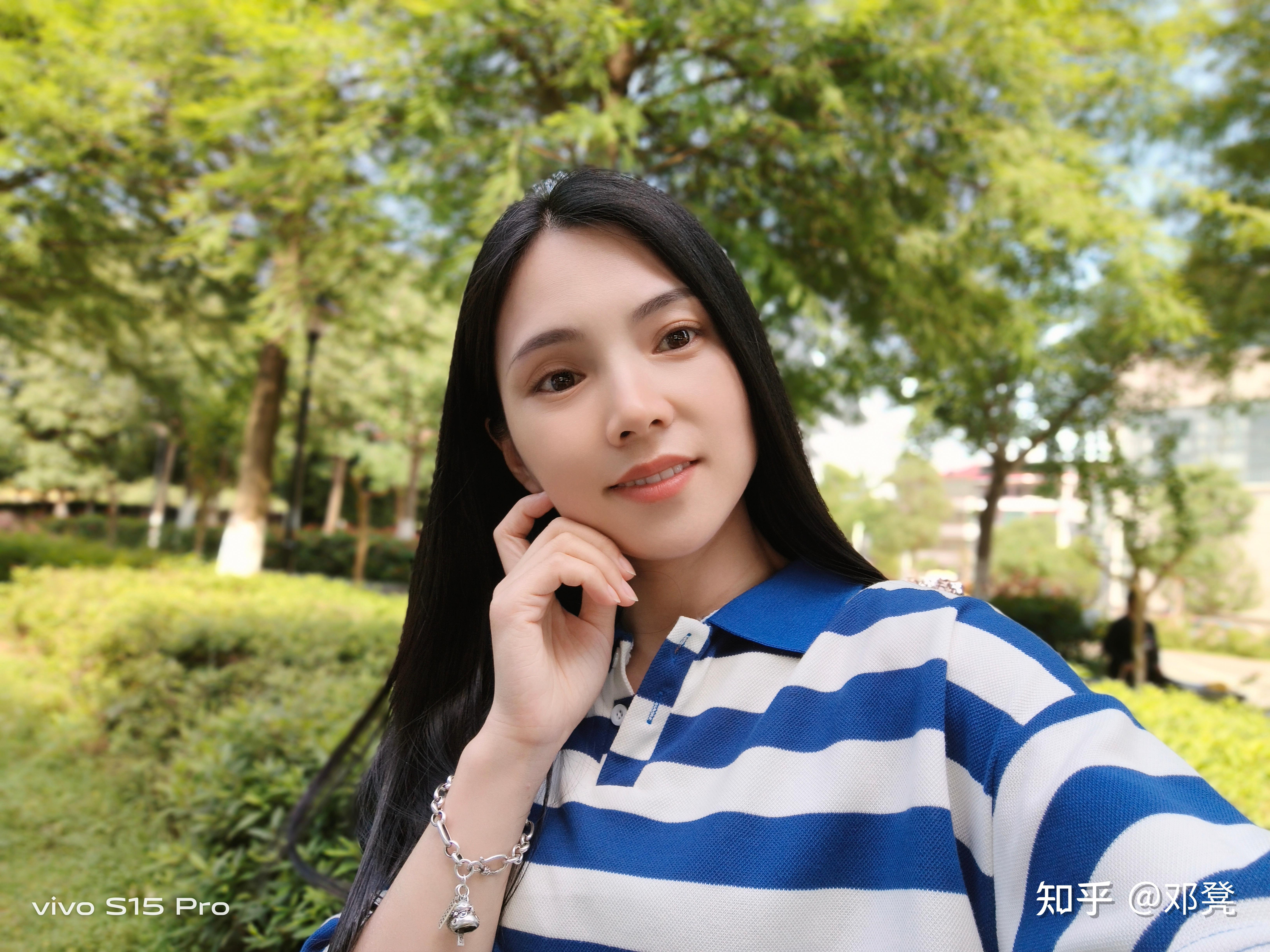 前置相机从上一代的5000万像素定制主摄 800万像素超广角 四柔光灯的