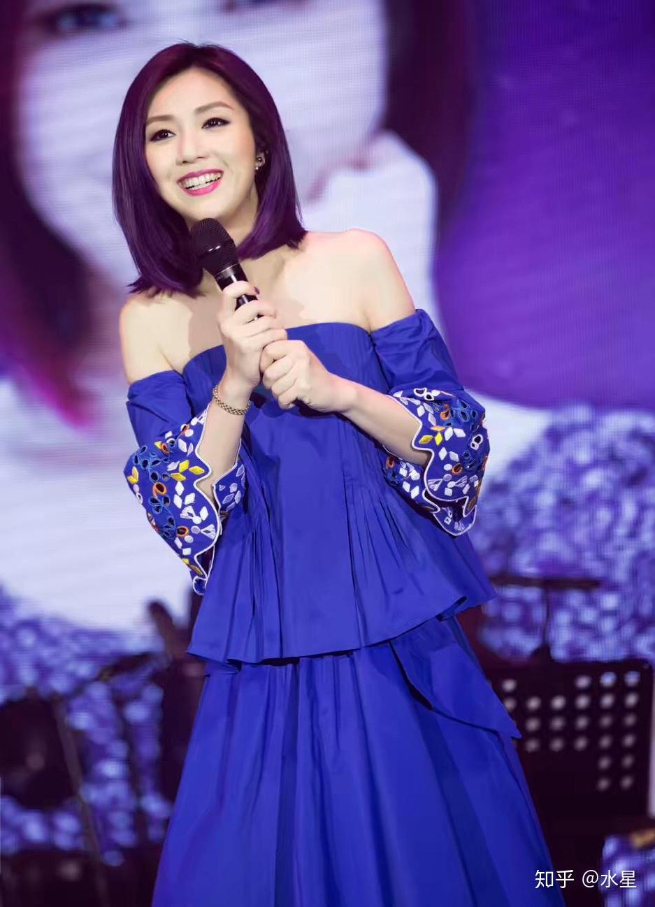 杨千嬅唱歌图片