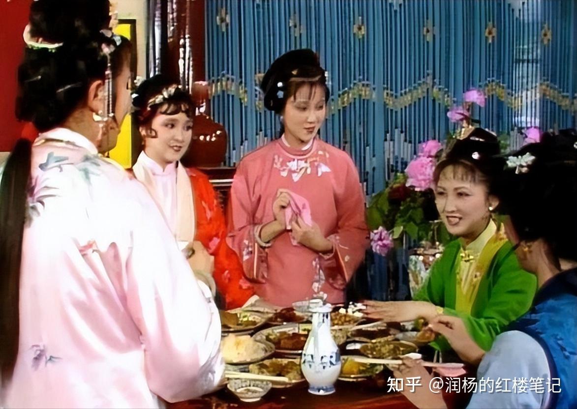 红楼梦中最爱串门的两个姑娘她们不是在串门就是在串门的路上