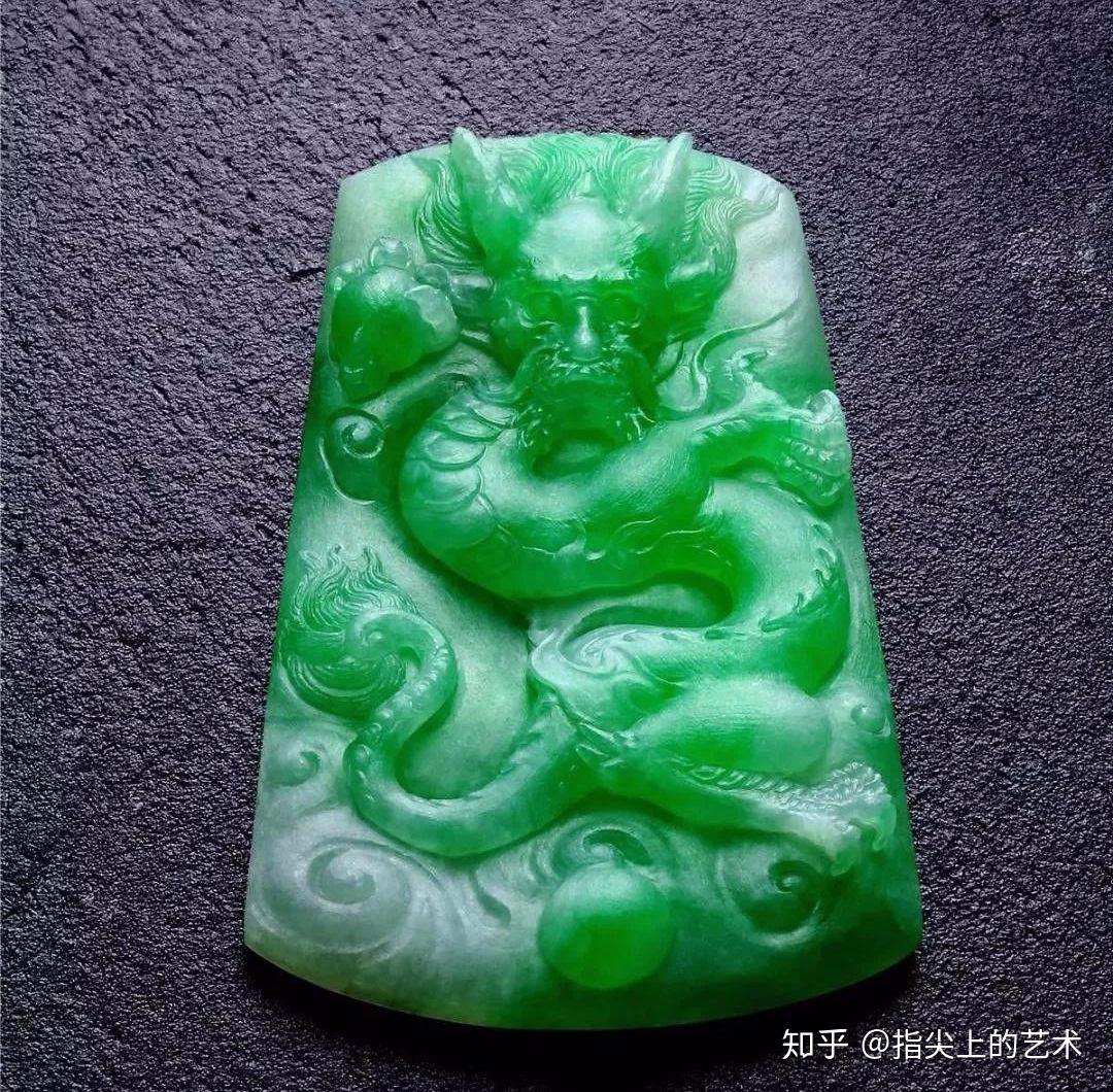 京城顽主出神入化的玉雕龙