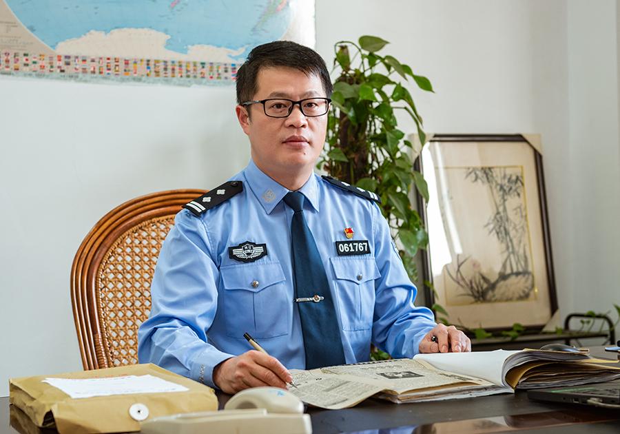 百佳刑警杨国秀攻坚克难的救火队长